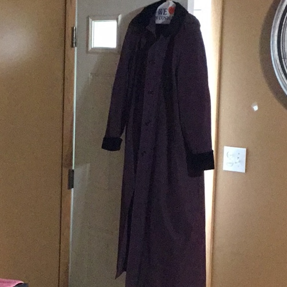 Liz Claiborne Size 12 Purple Full-Length Coat Buttoned Black Lining Removeable